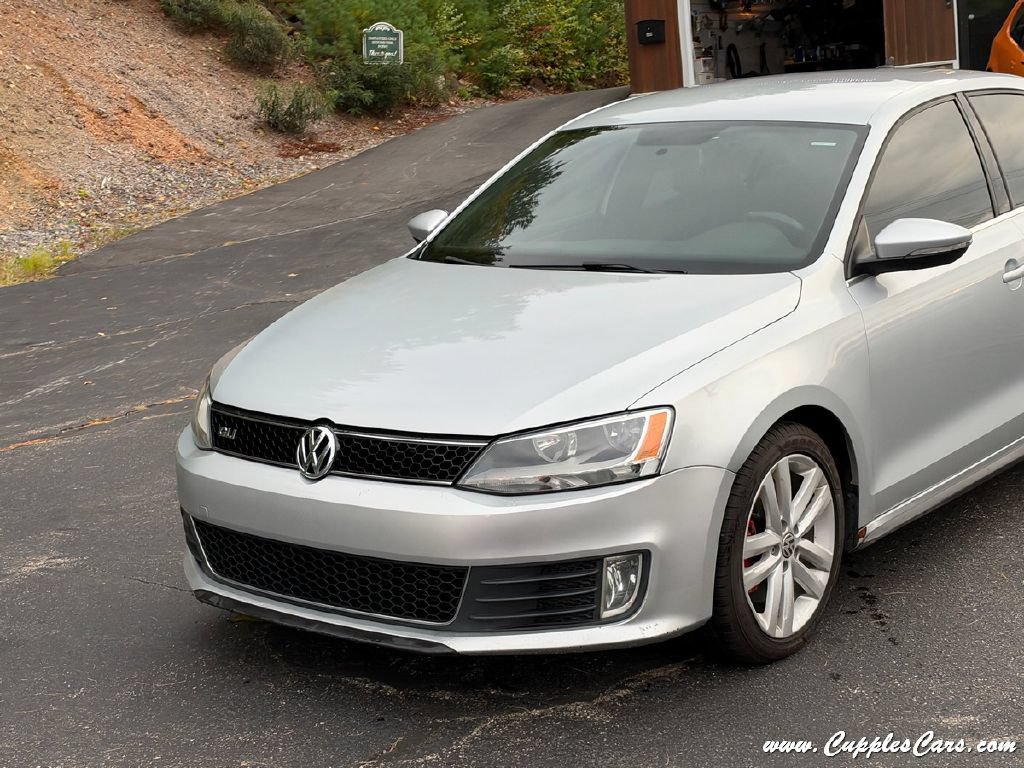 Used 2014 Volkswagen Jetta GLI FWD image 24