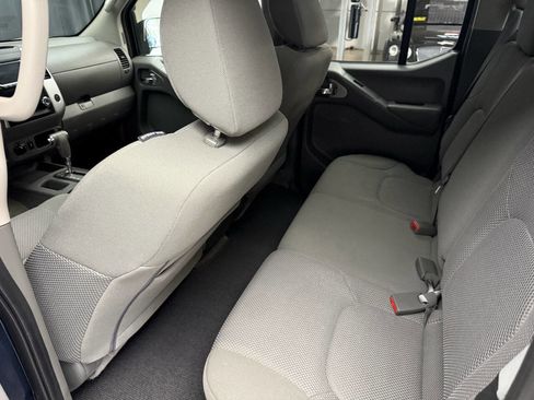 Used 2018 Nissan Frontier SV image 18