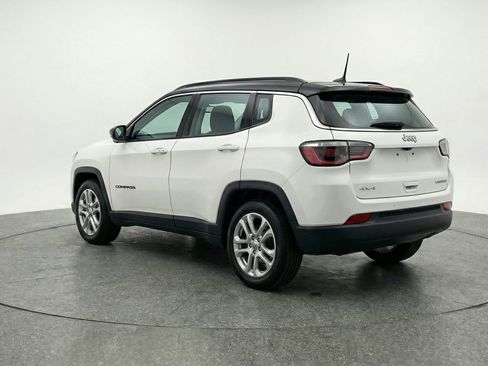 Used 2025 Jeep Compass Limited AWD/4WD image 5