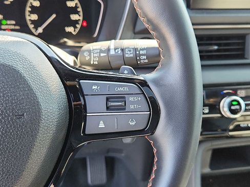 Used 2025 Honda Pilot TrailSport image 21