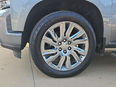 Used 2019 Chevrolet Silverado 1500 High Country w/ High Country Premium Package AWD/4WD image 25
