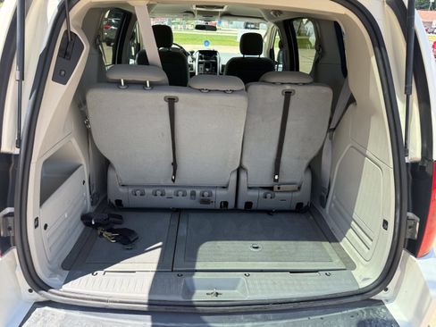 Used 2010 Dodge Grand Caravan SXT w/ Trailer Tow Group FWD image 32