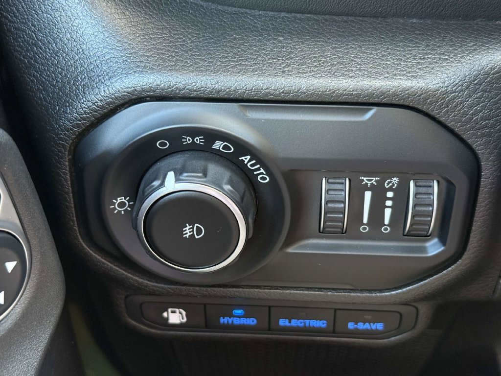 Used 2021 Jeep Wrangler Unlimited Sahara w/ Cold Weather Group AWD/4WD image 27