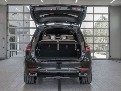 New 2026 Mercedes-Benz GLS 580 4MATIC image 16