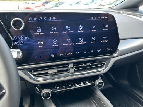 Used 2024 Chevrolet Equinox EV RS image 31