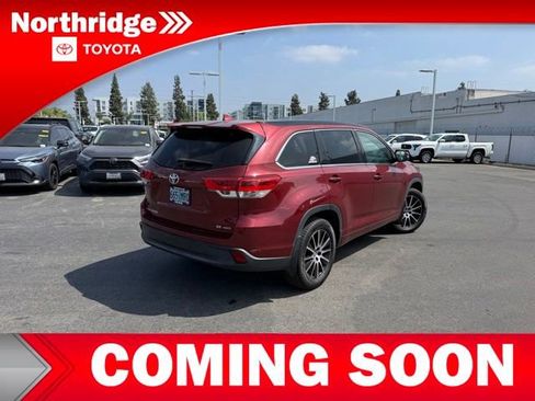 Used 2018 Toyota Highlander SE AWD/4WD image 4