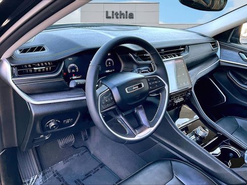 Used 2023 Jeep Grand Cherokee L Limited image 3