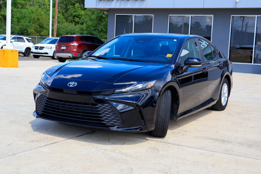 Used 2025 Toyota Camry LE FWD image 23
