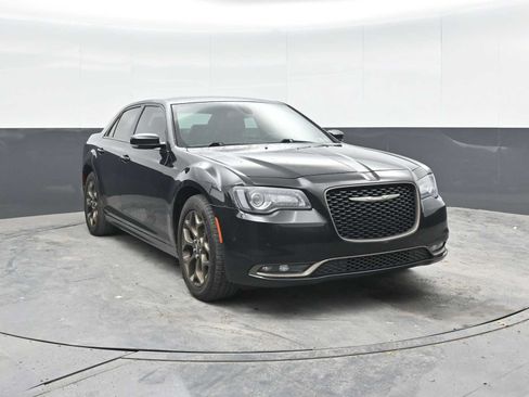 Used 2017 Chrysler 300 S w/ 300S Premium Group 2 w/2_L AWD/4WD image 6