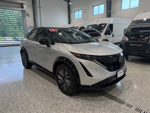 Used 2024 Nissan Ariya AWD image 4