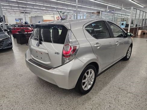 Used 2012 Toyota Prius C One image 4