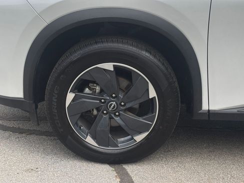 Used 2025 Nissan Rogue SV image 32