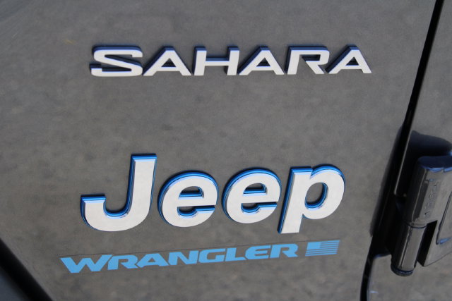 Used 2023 Jeep Wrangler Unlimited Sahara w/ Cold Weather Group AWD/4WD image 9