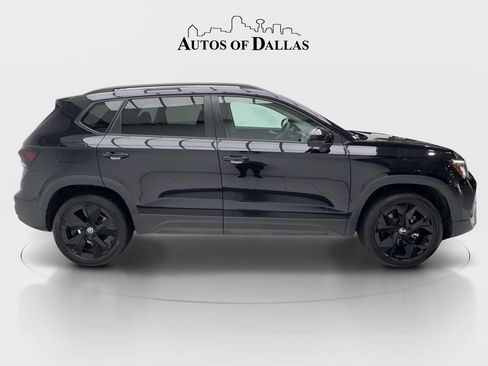 Used 2025 Volkswagen Taos SE FWD image 6