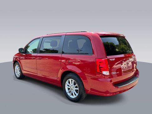 Used 2016 Dodge Grand Caravan SXT w/ Rear Park Assist Package FWD image 4