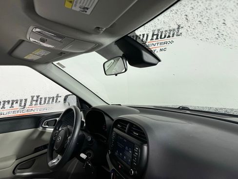 Used 2020 Kia Soul S image 27