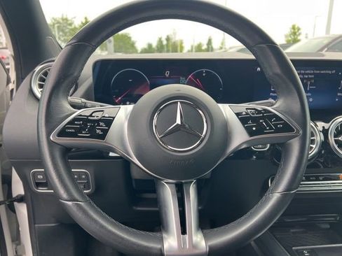 Used 2025 Mercedes-Benz GLA 250 4MATIC image 13