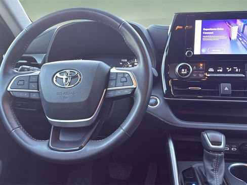 Used 2024 Toyota Highlander LE image 13