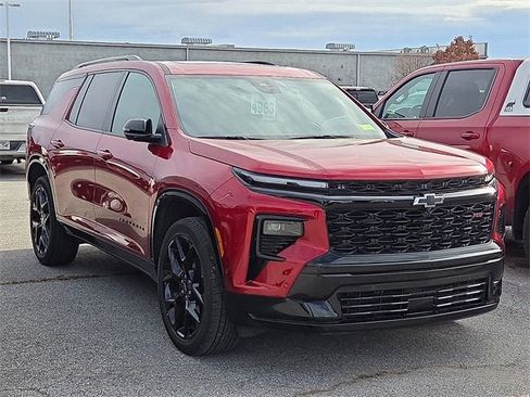 Used 2024 Chevrolet Traverse RS image 2