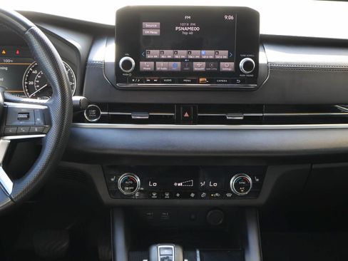 Used 2022 Mitsubishi Outlander SE AWD/4WD image 16