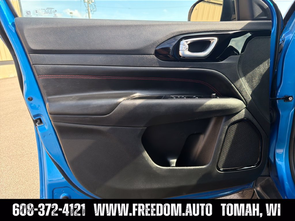 Used 2025 Jeep Compass Trailhawk AWD/4WD image 10