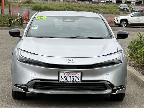 Used 2024 Toyota Prius LE image 9