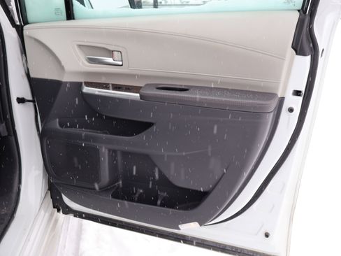 Used 2024 Toyota Sienna XLE image 9