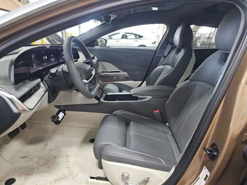 Used 2022 Lucid Air Dream Edition image 2