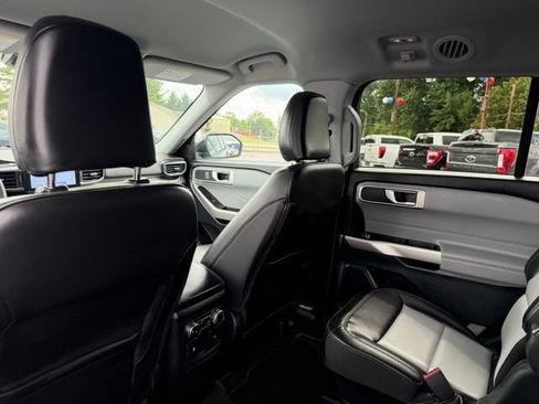 Used 2023 Ford Explorer XLT w/ Equipment Group 202A AWD/4WD image 33