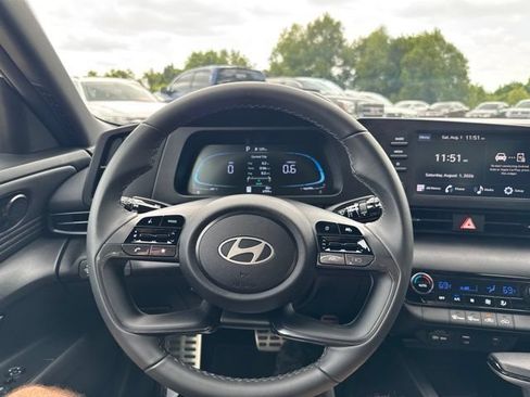 Used 2025 Hyundai Elantra Sport FWD image 18