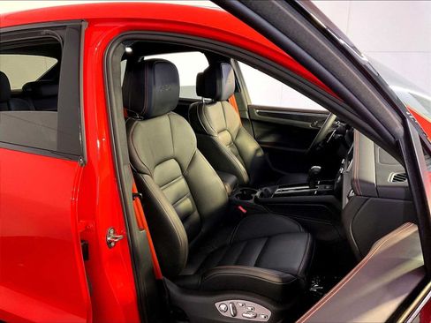 Certified 2026 Porsche Macan GTS AWD/4WD image 18
