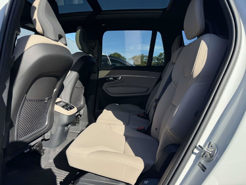 Used 2026 Volvo XC90 B6 Plus w/ Protection Package Premier AWD/4WD image 9