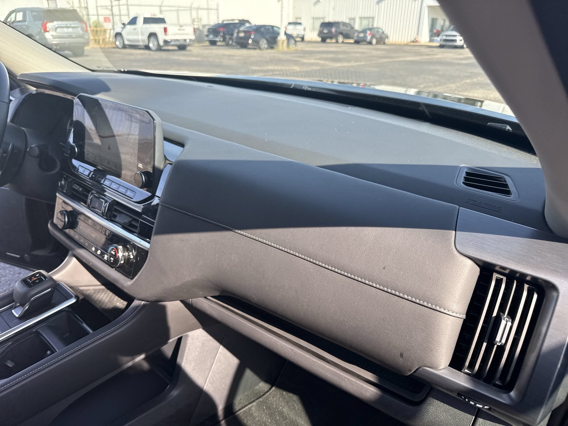 Used 2025 Nissan Pathfinder SL FWD image 36