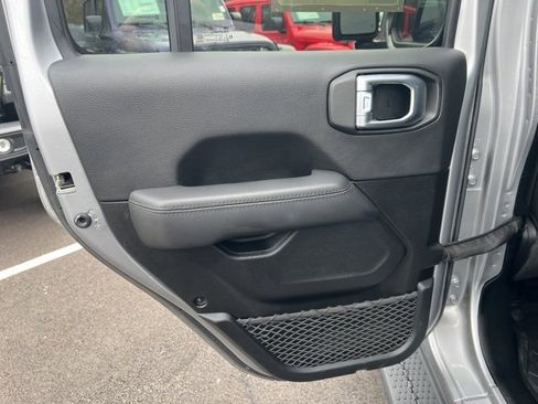 Used 2021 Jeep Wrangler Unlimited Sahara image 19