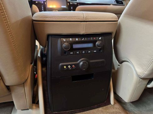 Used 2012 Cadillac Escalade Luxury AWD/4WD image 45