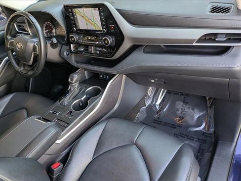 Used 2022 Toyota Highlander XLE image 22