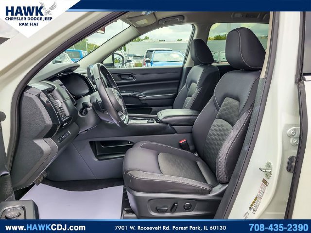 Used 2024 Nissan Pathfinder SV AWD/4WD image 8