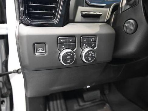 Used 2024 GMC Sierra 1500 AT4 w/ Technology Package AWD/4WD image 30