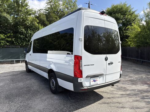 Used 2025 Mercedes-Benz Sprinter 2500 image 3
