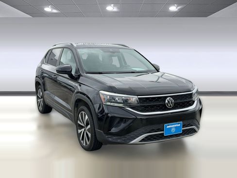 Used 2022 Volkswagen Taos SE w/ IQ.Drive SE Package image 6