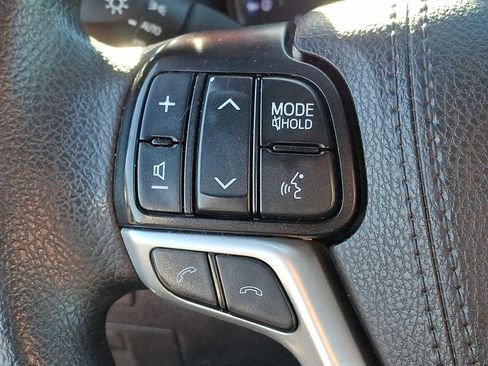 Used 2019 Toyota Highlander LE FWD image 18