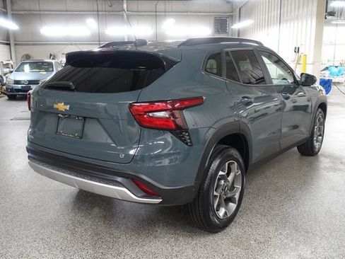 Used 2025 Chevrolet Trax LT FWD image 7