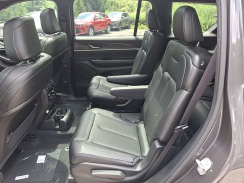 New 2025 Jeep Grand Cherokee L Limited image 6