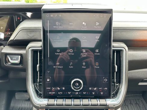 Used 2025 GMC Yukon Denali w/ Sun & Power Step Package AWD/4WD image 10