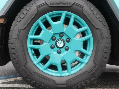 Used 2024 Tesla Cybertruck AWD Crew Cab image 7