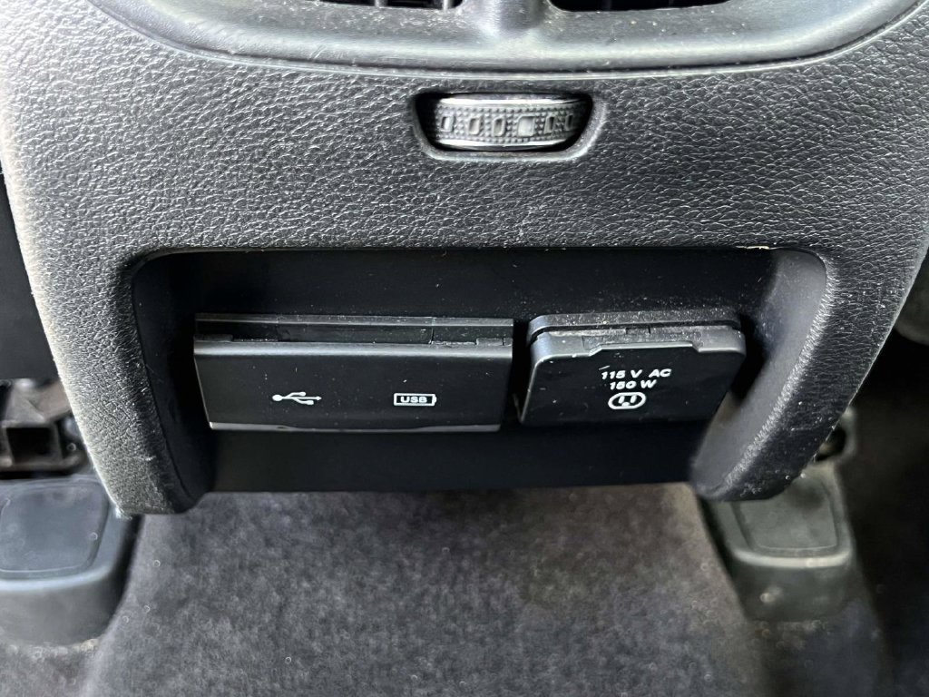 Used 2019 Jeep Cherokee Latitude Plus w/ Comfort/Convenience Group AWD/4WD image 17