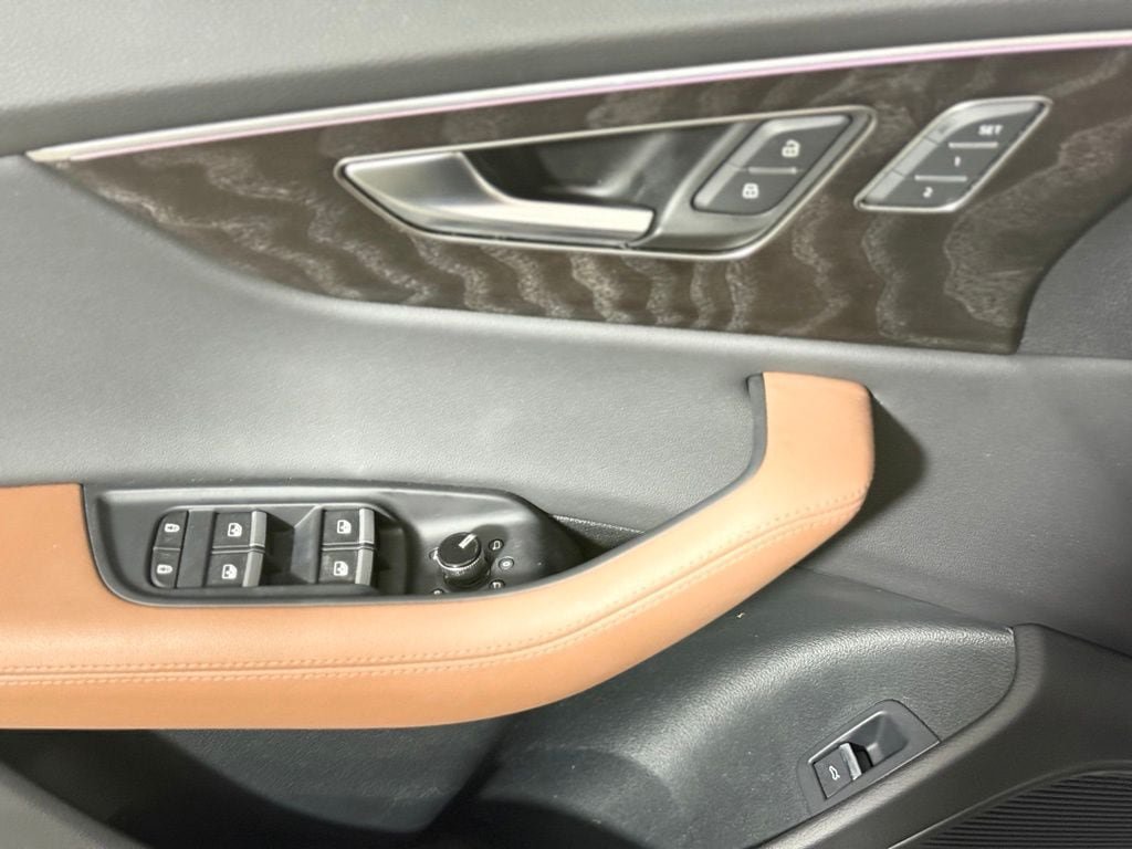 Used 2023 Audi Q8 Prestige AWD/4WD image 22