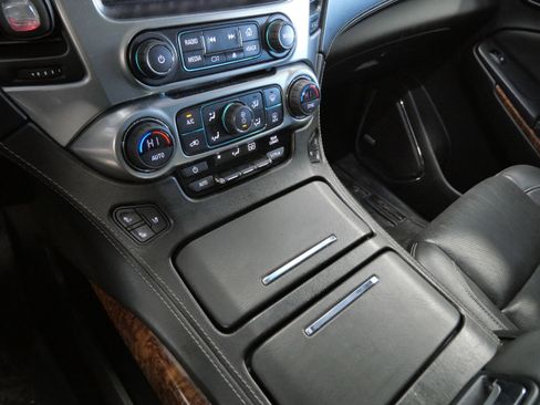 Used 2018 Chevrolet Suburban Premier image 23