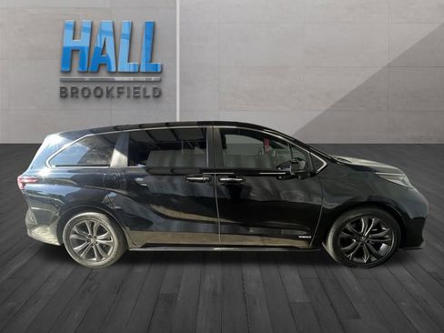 Used 2021 Toyota Sienna XSE image 6