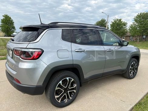 Used 2022 Jeep Compass Limited AWD/4WD image 3